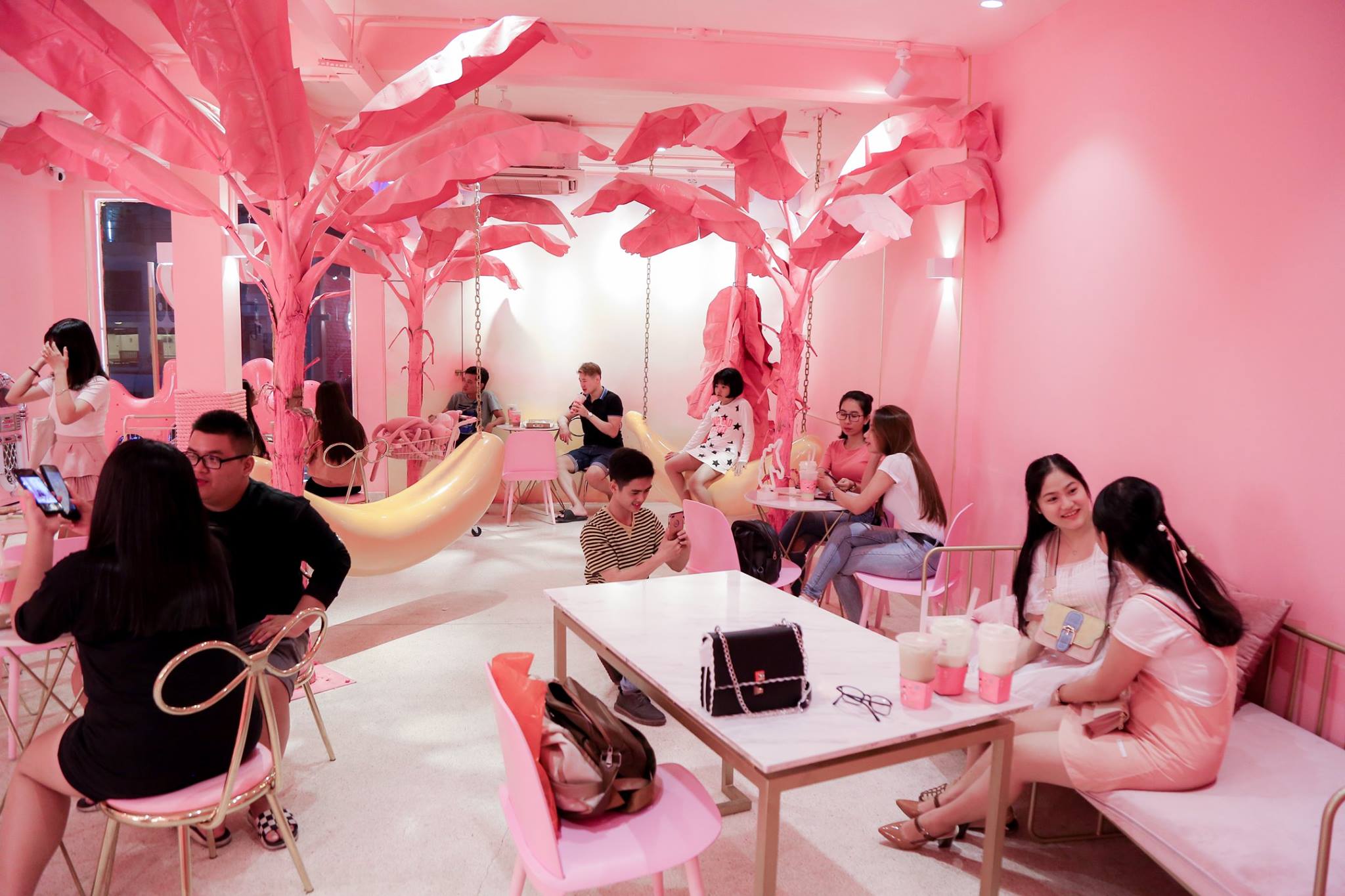 5 quán trà sữa màu hồng tại Sài Gòn đẹp như studio - Du lịch Việt Nam - Cupcake Sweet + Sour Mato House Oday Tea Vietnam PinkyDiamond Tea quán trà sữa quán trà sữa màu hồng quán trà sữa ở Sài Gòn R&B Pink 5 quán trà sữa màu hồng tại Sài Gòn đẹp như studio - Du lịch Việt Nam - Cupcake Sweet + Sour Mato House Oday Tea Vietnam PinkyDiamond Tea quán trà sữa quán trà sữa màu hồng quán trà sữa ở Sài Gòn R&B Pink