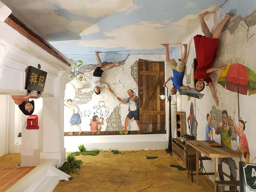 5 địa điểm du lịch Penang (Malaysia) cực thú vị và độc đáo - Du Lịch Châu Á - Bảo tàng Upside Down Biệt thự Pinang Peranakan Mansion Du lịch Malaysia địa điểm du lịch Penang Khu phố cổ George Town Toà lâu đài Cheong Fatt Tze Tòa nhà Komtar 5 địa điểm du lịch Penang (Malaysia) cực thú vị và độc đáo - Du Lịch Châu Á - Bảo tàng Upside Down Biệt thự Pinang Peranakan Mansion Du lịch Malaysia địa điểm du lịch Penang Khu phố cổ George Town Toà lâu đài Cheong Fatt Tze Tòa nhà Komtar