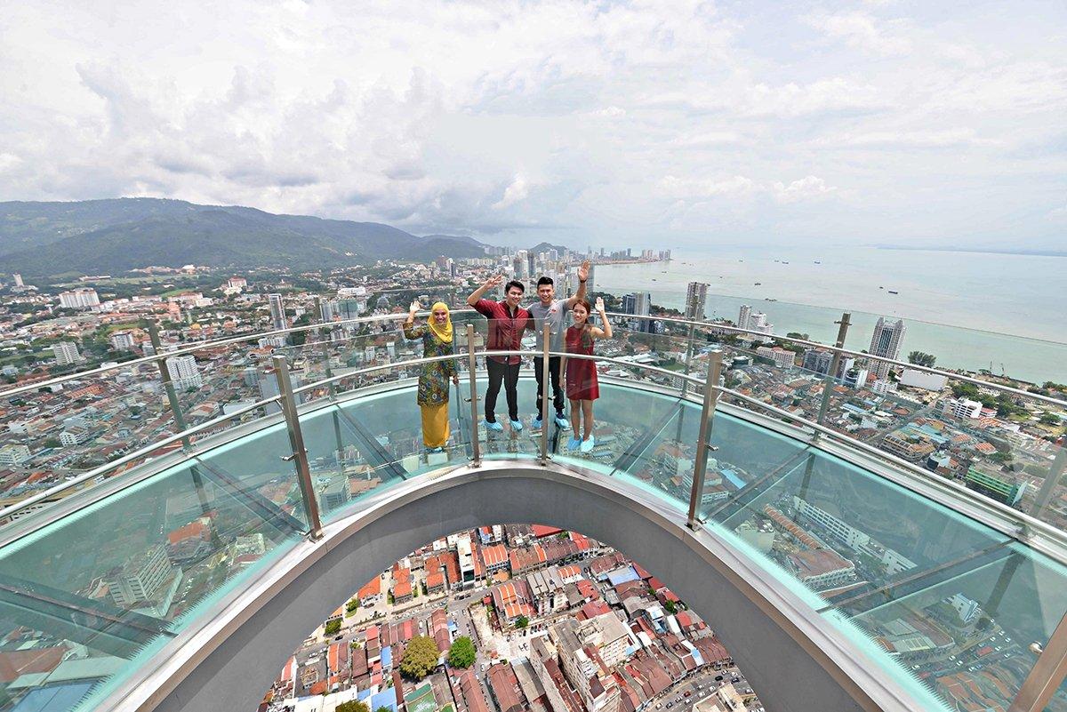 5 địa điểm du lịch Penang (Malaysia) cực thú vị và độc đáo - Du Lịch Châu Á - Bảo tàng Upside Down Biệt thự Pinang Peranakan Mansion Du lịch Malaysia địa điểm du lịch Penang Khu phố cổ George Town Toà lâu đài Cheong Fatt Tze Tòa nhà Komtar 5 địa điểm du lịch Penang (Malaysia) cực thú vị và độc đáo - Du Lịch Châu Á - Bảo tàng Upside Down Biệt thự Pinang Peranakan Mansion Du lịch Malaysia địa điểm du lịch Penang Khu phố cổ George Town Toà lâu đài Cheong Fatt Tze Tòa nhà Komtar
