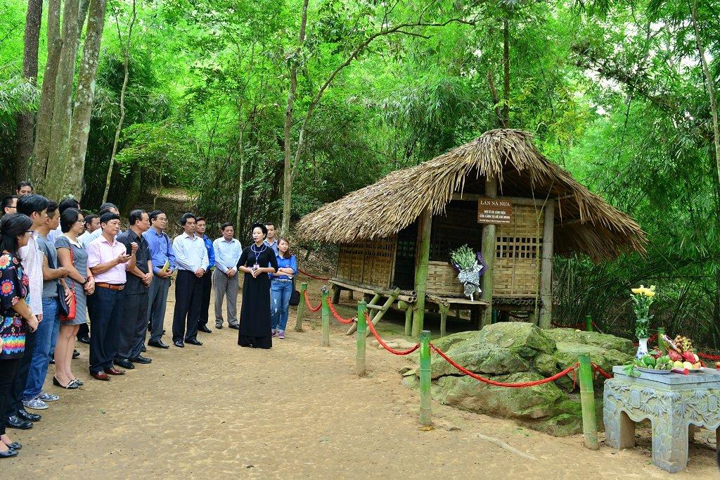 5 địa điểm du lịch Tuyên Quang nổi tiếng hấp dẫn mọi du khách - Du lịch Việt Nam - du lịch Du lịch Tuyên Quang địa điểm du lịch Tuyên Quang hồ Na Hang Khu di tích Tân Trào suối khoáng Mỹ Lâm Thác Bản Ba thác Mơ 5 địa điểm du lịch Tuyên Quang nổi tiếng hấp dẫn mọi du khách - Du lịch Việt Nam - du lịch Du lịch Tuyên Quang địa điểm du lịch Tuyên Quang hồ Na Hang Khu di tích Tân Trào suối khoáng Mỹ Lâm Thác Bản Ba thác Mơ