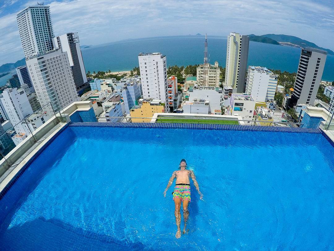 4 bể bơi vô cực ở Việt Nam có view trên cao tuyệt đẹp - Du lịch Việt Nam - Bể bơi ở A La Carte Bể bơi ở Rosaka Bể bơi ở Topas Ecolodge Bể bơi ở Victoria Núi Sam Lodge bể bơi vô cực ở Việt Nam hồ bơi tràn bờ 4 bể bơi vô cực ở Việt Nam có view trên cao tuyệt đẹp - Du lịch Việt Nam - Bể bơi ở A La Carte Bể bơi ở Rosaka Bể bơi ở Topas Ecolodge Bể bơi ở Victoria Núi Sam Lodge bể bơi vô cực ở Việt Nam hồ bơi tràn bờ