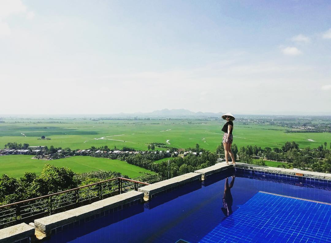 4 bể bơi vô cực ở Việt Nam có view trên cao tuyệt đẹp - Du lịch Việt Nam - Bể bơi ở A La Carte Bể bơi ở Rosaka Bể bơi ở Topas Ecolodge Bể bơi ở Victoria Núi Sam Lodge bể bơi vô cực ở Việt Nam hồ bơi tràn bờ 4 bể bơi vô cực ở Việt Nam có view trên cao tuyệt đẹp - Du lịch Việt Nam - Bể bơi ở A La Carte Bể bơi ở Rosaka Bể bơi ở Topas Ecolodge Bể bơi ở Victoria Núi Sam Lodge bể bơi vô cực ở Việt Nam hồ bơi tràn bờ