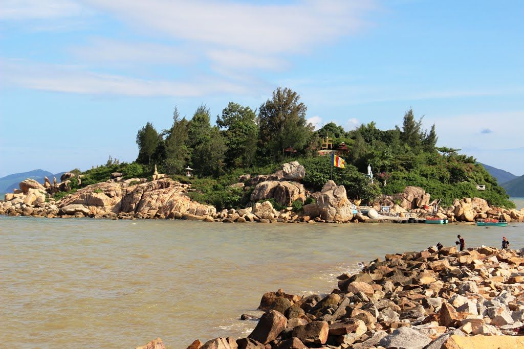 4 ngôi chùa nổi tiếng bậc nhất ở Nha Trang - Du lịch Việt Nam - chùa Hải Đức chùa Linh Phong chùa Long Sơn chùa Từ Tôn du lịch Nha Trang ngôi chùa nổi tiếng ở Nha Trang 4 ngôi chùa nổi tiếng bậc nhất ở Nha Trang - Du lịch Việt Nam - chùa Hải Đức chùa Linh Phong chùa Long Sơn chùa Từ Tôn du lịch Nha Trang ngôi chùa nổi tiếng ở Nha Trang