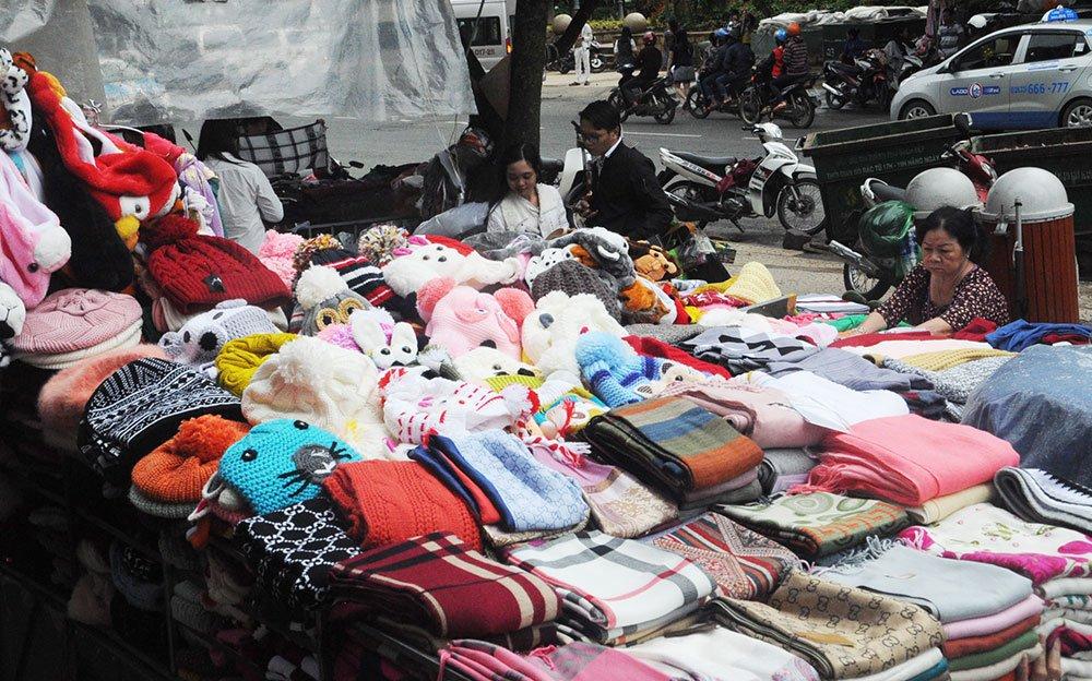 6 món quà lưu niệm ở Đà Lạt ý nghĩa cho người thân - Du lịch Việt Nam - dâu tây Đồ len Hoa khô món quà lưu niệm ở Đà Lạt Mứt rượu vang Trà Atiso 6 món quà lưu niệm ở Đà Lạt ý nghĩa cho người thân - Du lịch Việt Nam - dâu tây Đồ len Hoa khô món quà lưu niệm ở Đà Lạt Mứt rượu vang Trà Atiso